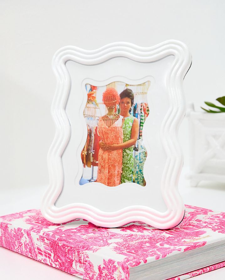 WAVY PICTURE FRAME