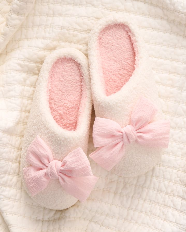 BETTY BOW FUZZY SLIPPERS