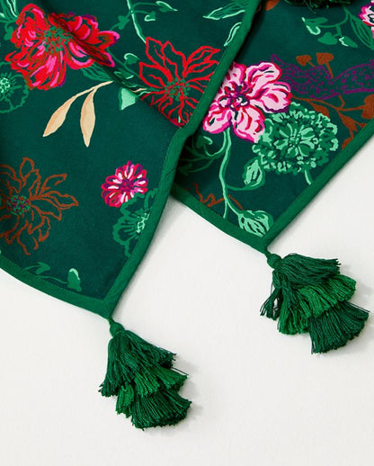 TABLE RUNNER WITH TASSELS