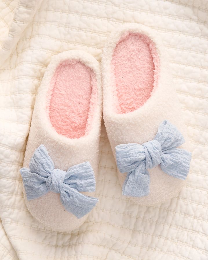 BETTY BOW FUZZY SLIPPERS
