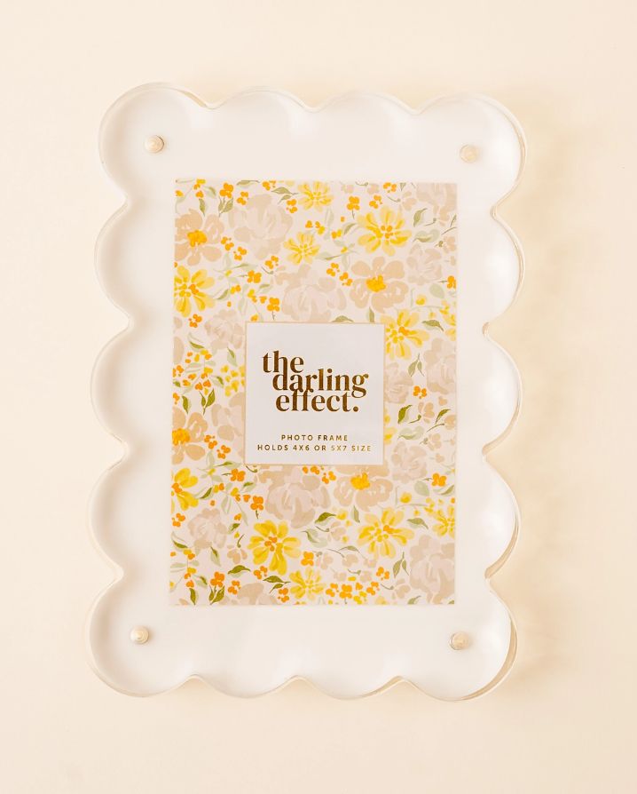 RECTANGLE SCALLOPED ACRYLIC FRAME
